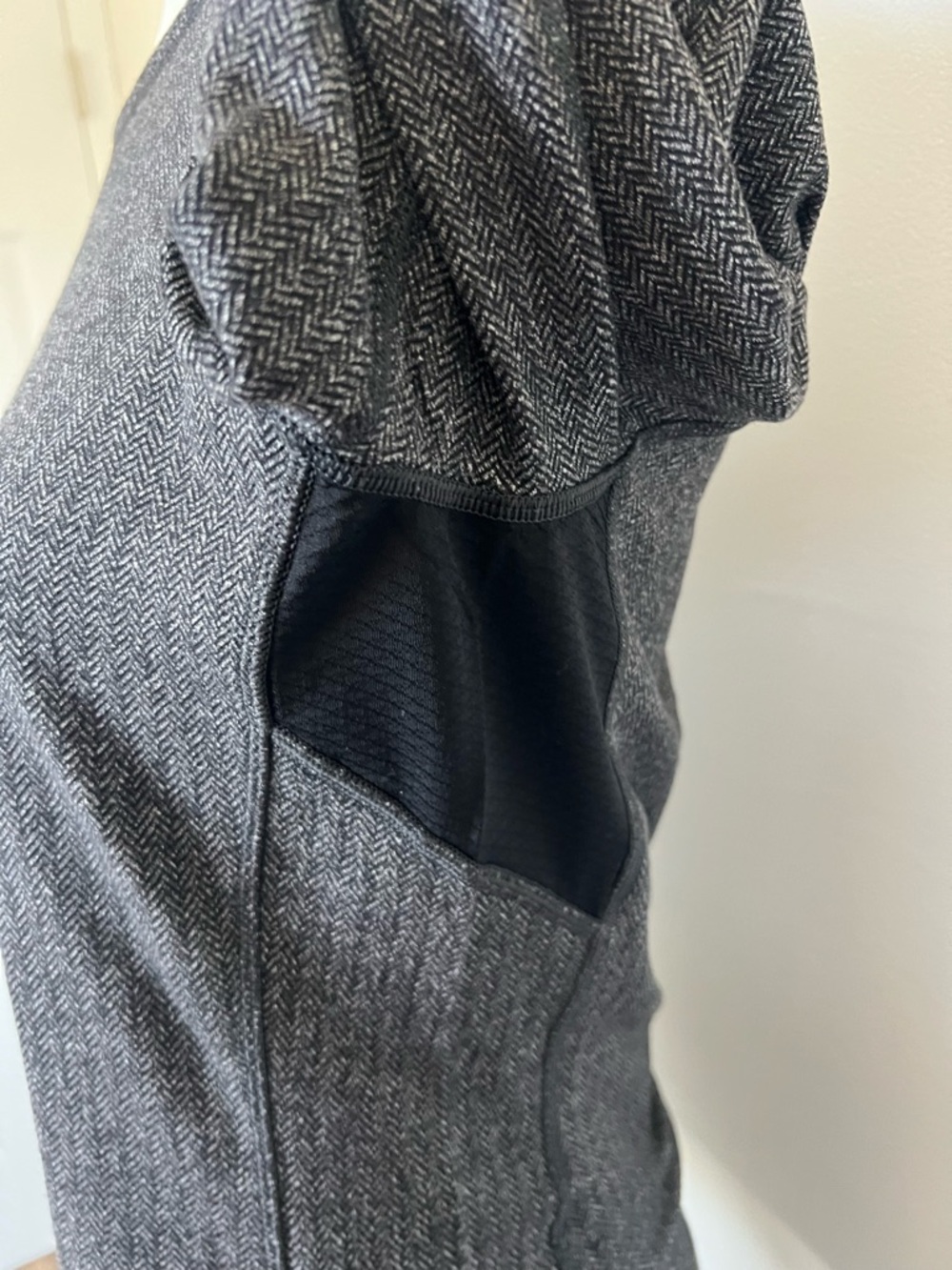 Lululemon Think Fast Long Sleeve - Picture 6 of 9